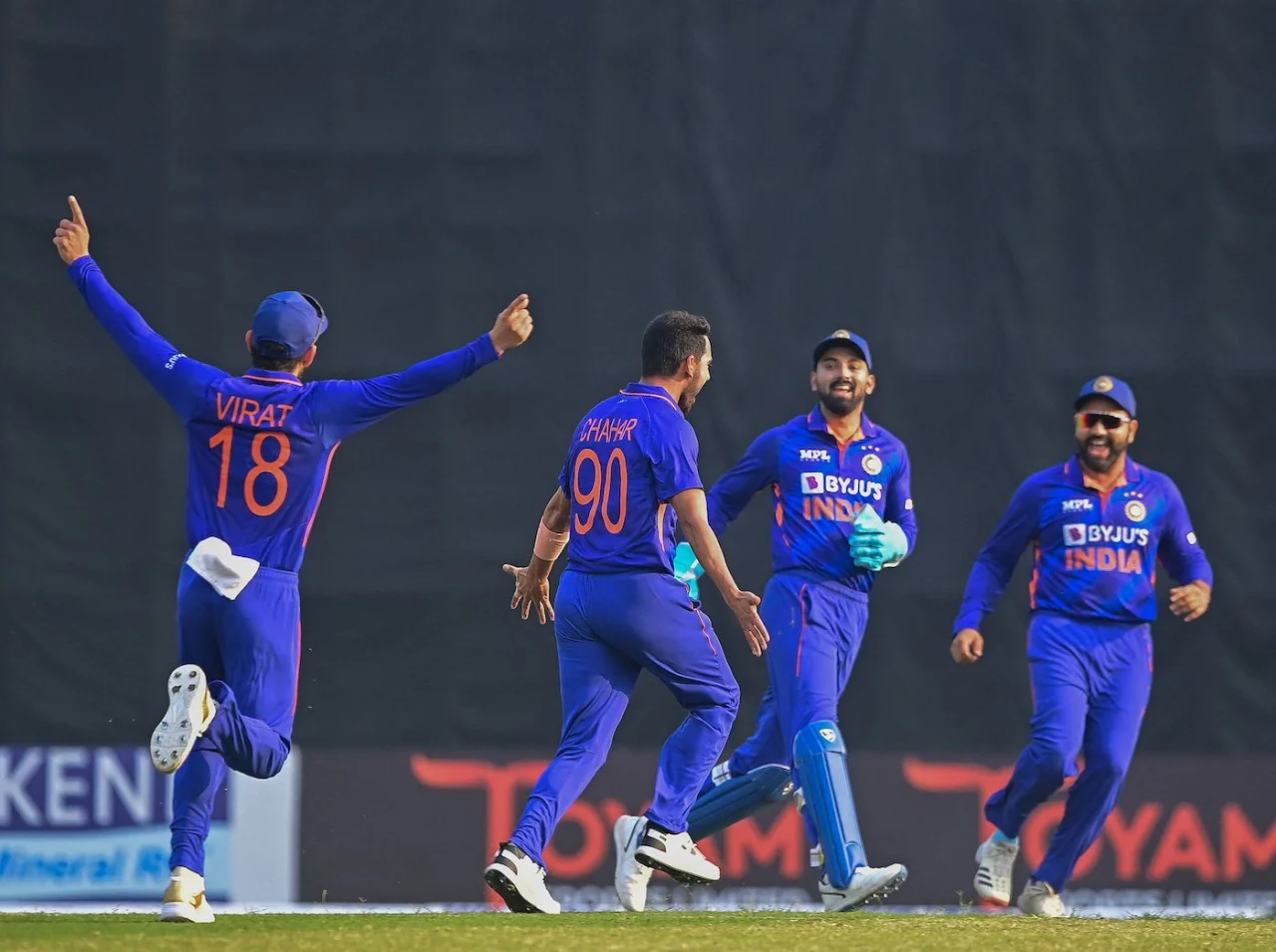 दीपक चाहर ने खतरनाक गेंदबाजी से बल्लेबाजों की उड़ाई गिल्लियां, 6 विकेट लेकर खटखटाया टीम इंडिया में वापसी का दरवाजा 3 Deepak Chahar