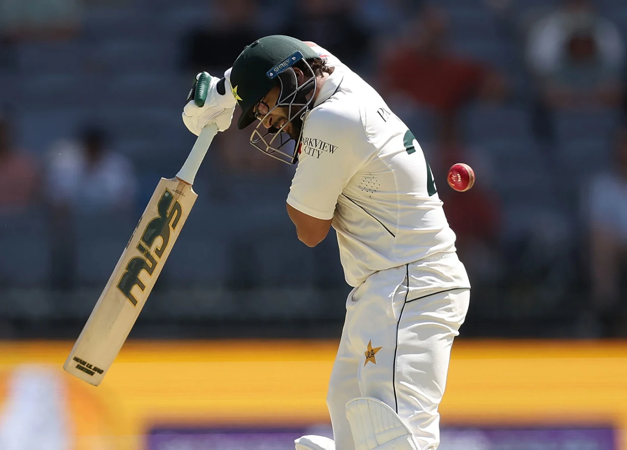 Aus Vs Pak : पर्थ में पाकिस्तान की हुई खूब पिटाई, कंगारुओं के सामने 89 रन पर ढेर हुई पाकिस्तान, पहले टेस्ट में मिली 360 रन से करारी हार 4 Aus Vs Pak