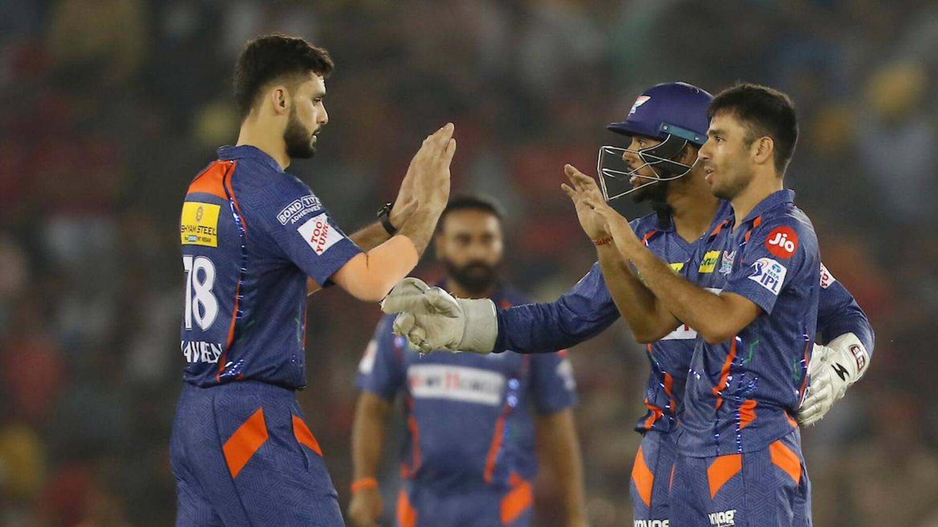 साउथ अफ्रीका सीरीज के बीच टीम की बढ़ी मुश्किलें, इस धाकड़ खिलाड़ी पर लगा 20 महीने का बैन, वजह सुनकर उड़ जाएंगे होश 2 Cricketer
