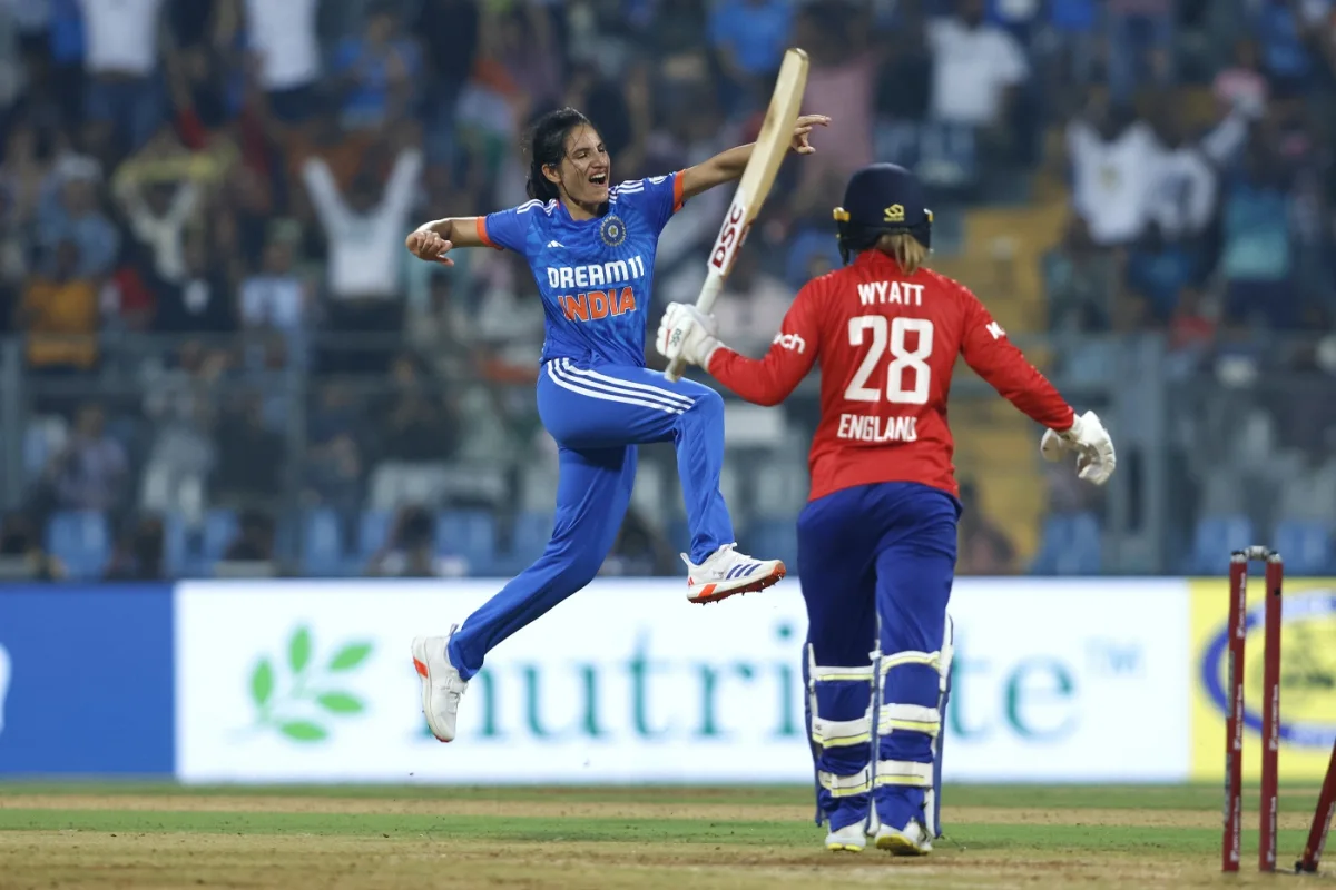 इंग्लैंड के आगे टीम इंडिया ने कटवाई नाक, 10 रन भी नहीं बना सके 9 बल्लेबाज, लगातार दूसरे मैच में अंग्रेजी टीम ने दी शर्मनाक हार 3 Ind W Vs Eng W