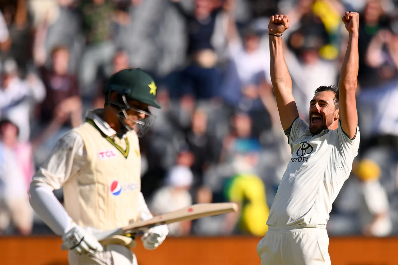 मिचेल स्टार्क ने नन्हें फैन को दिया वादा किया पूरा, अपने लाखों के जूते किए गिफ्ट, वायरल हुआ Video 3 Mitchell Starc