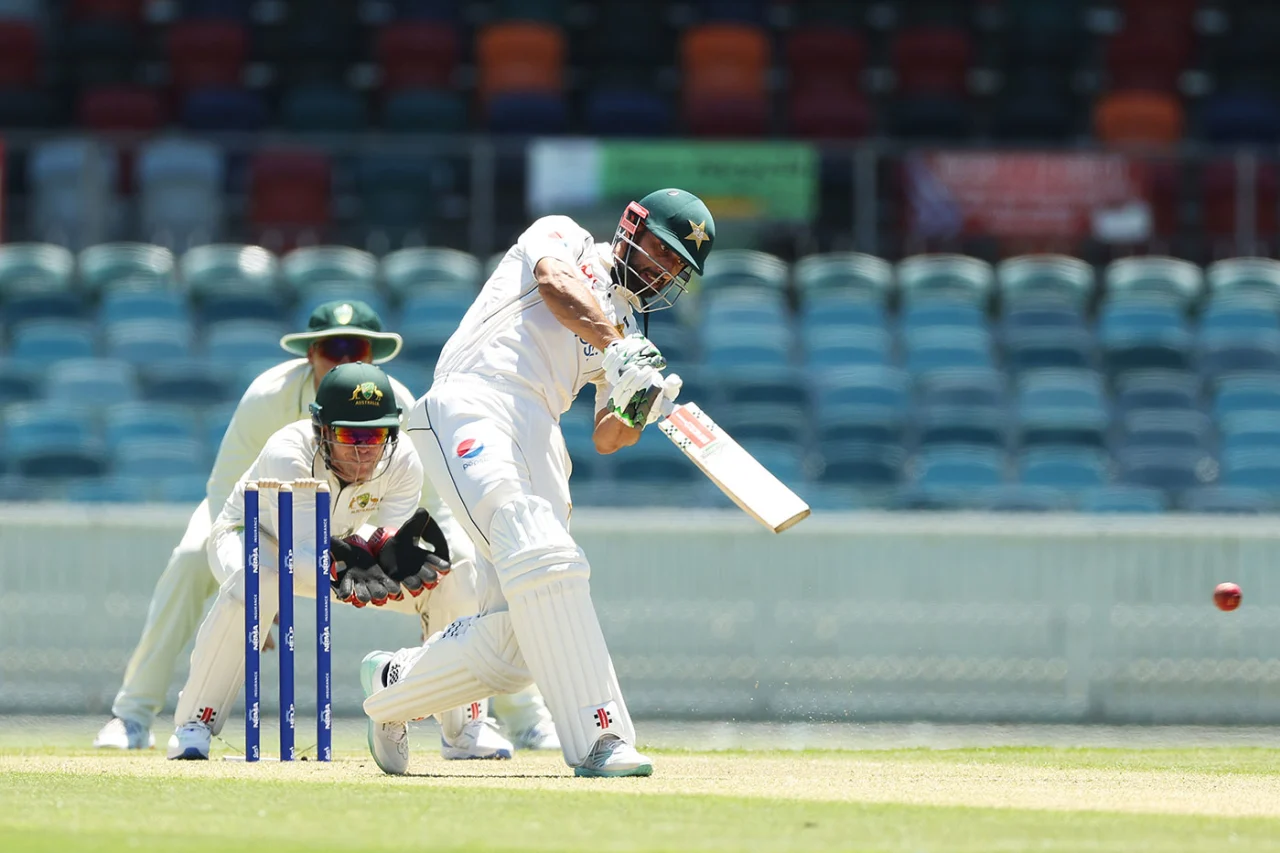 Video: Pak के नए कप्तान को रन बनाता देख, बौखलाए बाबर आज, नॉन-स्ट्राइकर एंड पर की ऐसी हरकत, सभी रह गए दंग 2 Shan Masood