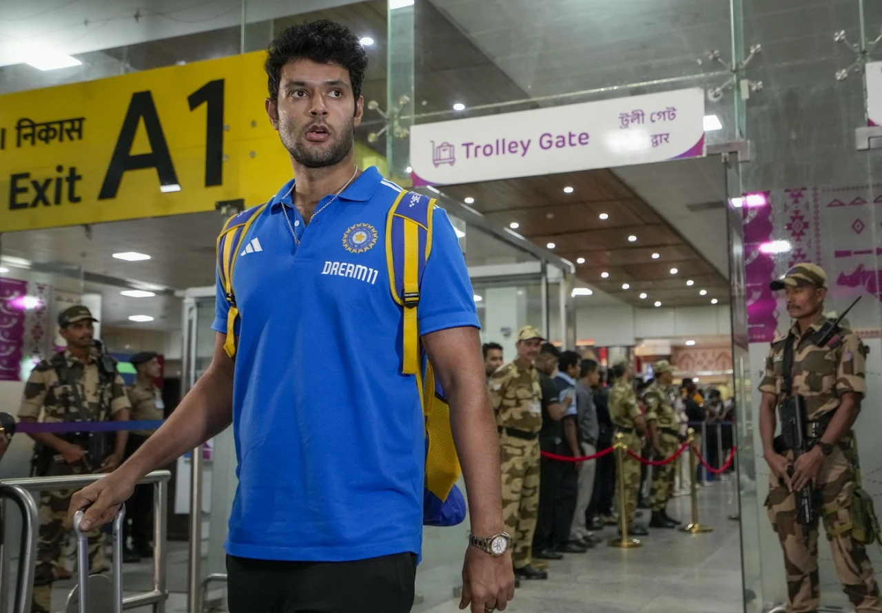 Ipl 2024 से पहले धोनी के लिए आफत बना ये ऑलराउंडर, विजय हजारे में कटवाई नाक, बल्लेबाजी के साथ गेंदबाजी में भी हुआ फ्लॉप 3 Shivam Dube