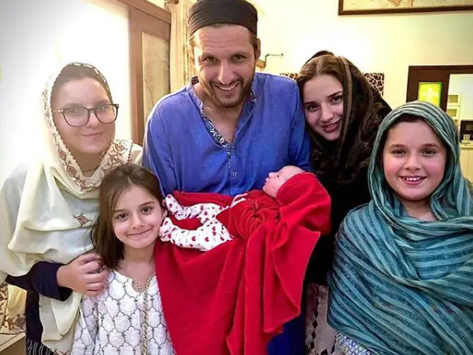 Shahid Afridi With Family