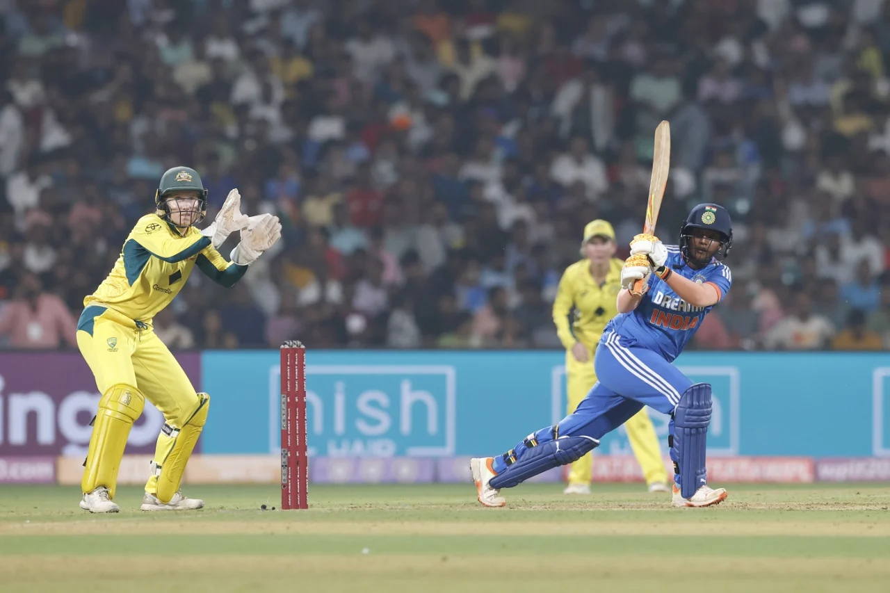 Ind W Vs Aus W: ऑस्ट्रेलियाई महिलाओं ने भारतीय टीम को दूसरे टी20 में दी 6 विकेट से मात, भारत ने किया शर्मनाक प्रदर्शन 2 Deepti Sharma