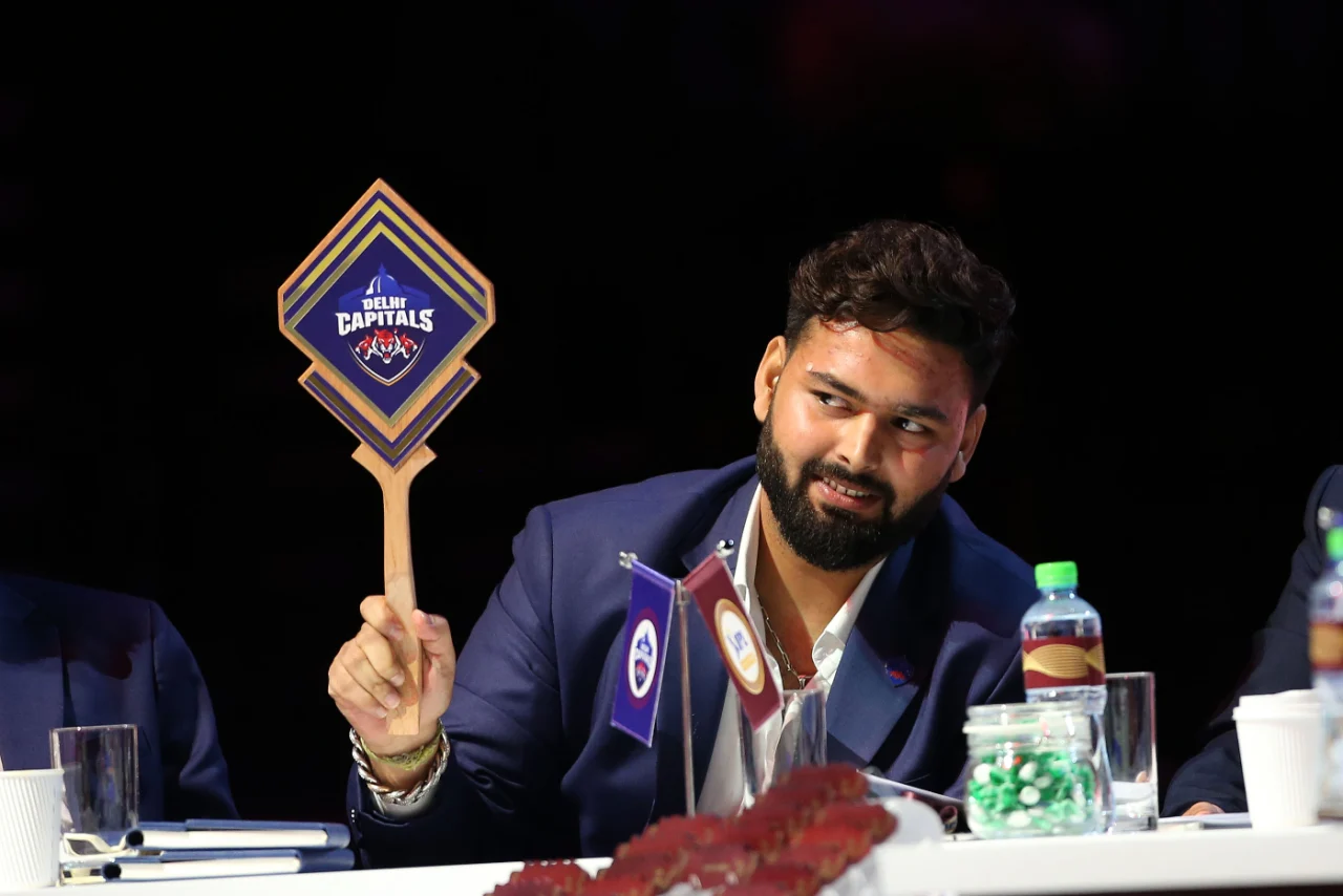 Rishabh Pant Biography: ऋषभ पंत बायोग्राफी इन हिंदी, उम्र, गर्लफ्रेंड, रिकॉर्ड, नेटवर्थ, फैमिली और कुछ रोचक तथ्य 4 Rishabh Pant