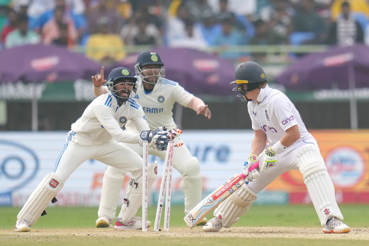 रोहित शर्मा ने स्लिप में दिखाई चीते सी फुर्ती, ओली पोप का लपका हैरतअंगेज कैच, पलक झपकते एक हाथ से दिया अंजाम, Video वायरल 3 Ind Vs Eng