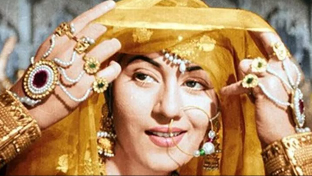 इस गंभीर बीमारी के कारण हुई थी मधुबाला की मौत, जिंदगी की आखिरी सांस लेते वक्त खूब किया था मेकअप 4 इस गंभीर बीमारी के कारण हुई थी मधुबाला की मौत, जिंदगी की आखिरी सांस लेते वक्त खूब किया था मेकअप