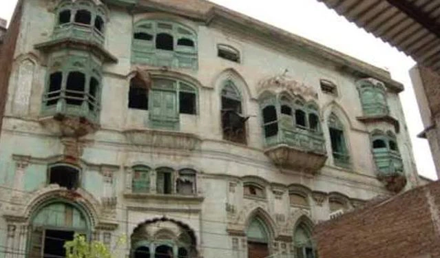 पाकिस्तान में दिलीप कुमार के बंगले को पहुंचाया नुकसान, तस्वीरें देखकर खौल उठेगा खून 2 पाकिस्तान में दिलीप कुमार के बंगले को पहुंचाया नुकसान, तस्वीरें देखकर खौल उठेगा खून