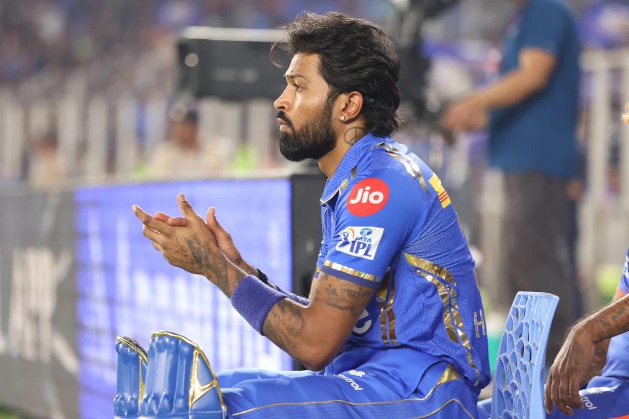 वानखेड़े में रची गई रोहित शर्मा के खिलाफ साजिश! गेट पर फाड़े गए हिटमैन के पोस्टर, फैंस का टुटा दिल 3 Hardik Pandya