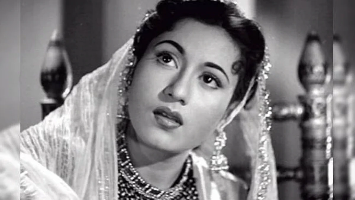 इस गंभीर बीमारी के कारण हुई थी मधुबाला की मौत, जिंदगी की आखिरी सांस लेते वक्त खूब किया था मेकअप 3 इस गंभीर बीमारी के कारण हुई थी मधुबाला की मौत, जिंदगी की आखिरी सांस लेते वक्त खूब किया था मेकअप