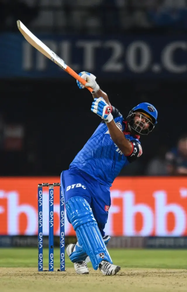 Ipl 2024 से पहले फॉर्म में लौटे ऋषभ पंत, एक हाथ से लगाए स्टेडियम के बाहर लंबे-लंबे छक्के, वायरल हुआ Video 3 Rishabh Pant