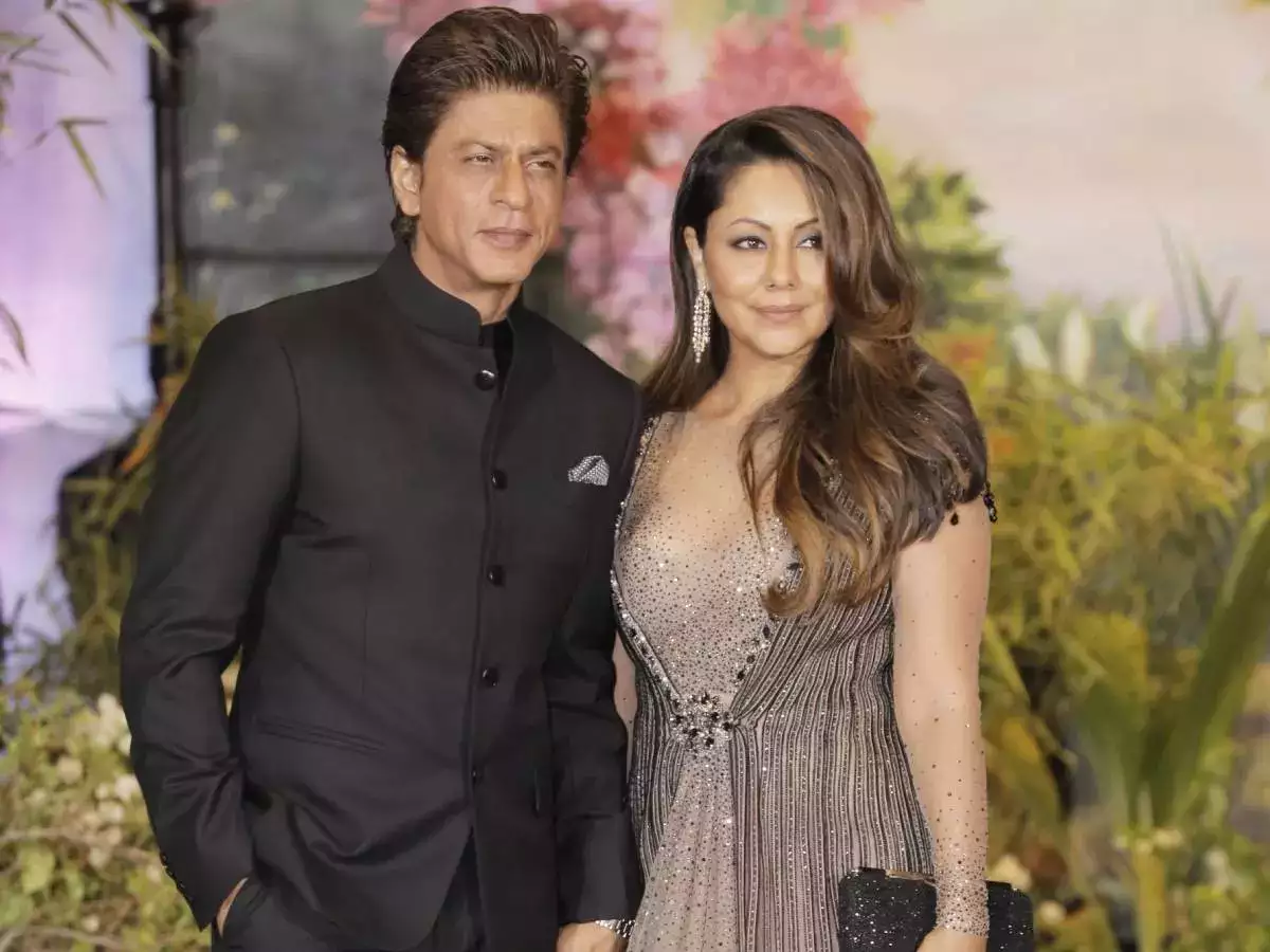 शाहरूख है मुस्लिम और गौरी हैं हिंन्दू, आखिर किस धर्म का पालन कर रहे हैं खान परिवार के तीनों बच्चे! सामने आई कड़वी सच्चाई 