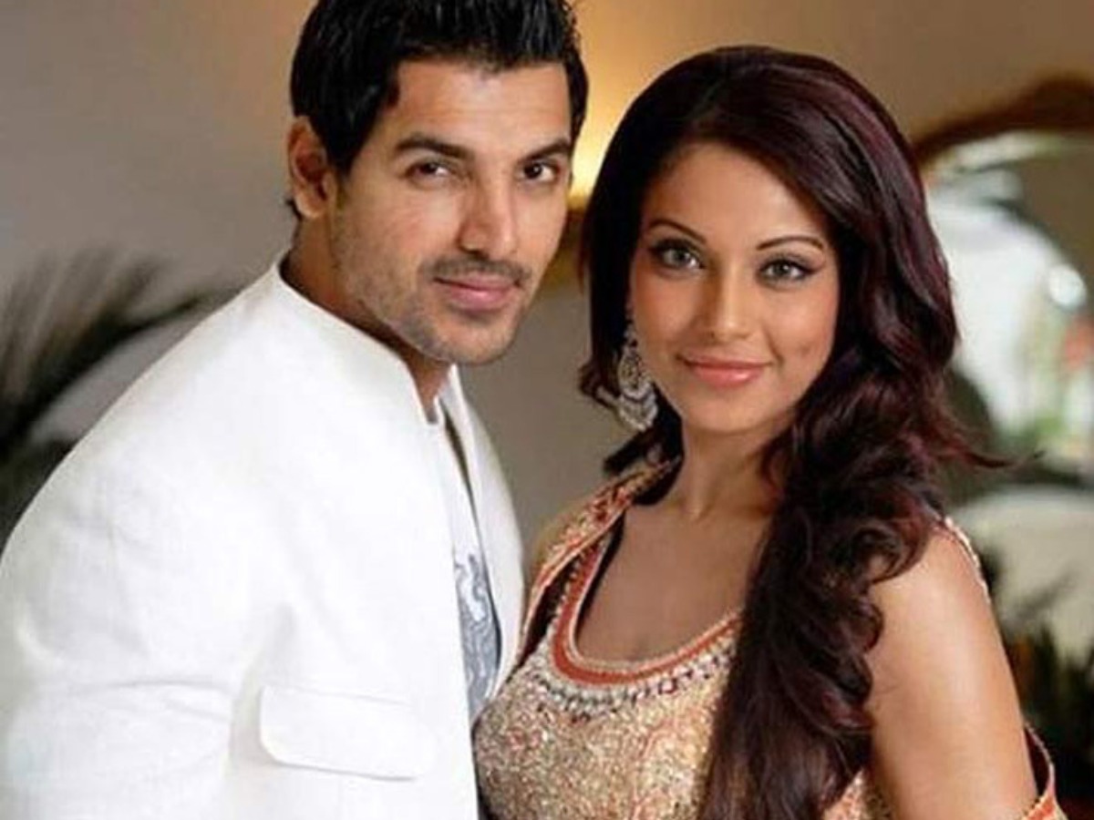 जब बिपाशु बसु ने जॉन अब्राहम को दिया था धोखा, सरेआम रोनाल्डो को कर दिया था किस, फिर पूरी रात होटल में बनाए थे संबंध!