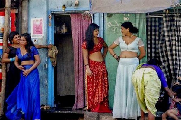 भारत के 5 सबसे बड़े रेड लाइट एरिया, जहां हर दिन खुलेआम होता है जिस्म फरोशी का धंधा 4 India'S 5 Biggest Red Light Areas