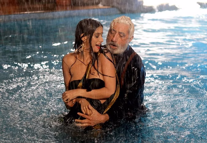 60 साल की उम्र में भी खत्म नहीं हुआ इन 6 बूढ़े सितारों की जवानी का जोश, कमसिन हसीनाओं संग दिए जबरदस्त बोल्ड सीन्स 