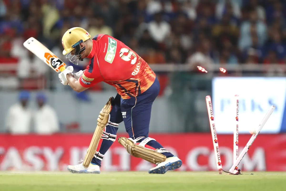 Pbks Vs Mi: फिर चला जसप्रीत बुमराह का जादू, सटीक यॉर्कर देख भौंचक्का हुआ बल्लेबाज, देखिए वीडियो 3 Rilee Rossouw