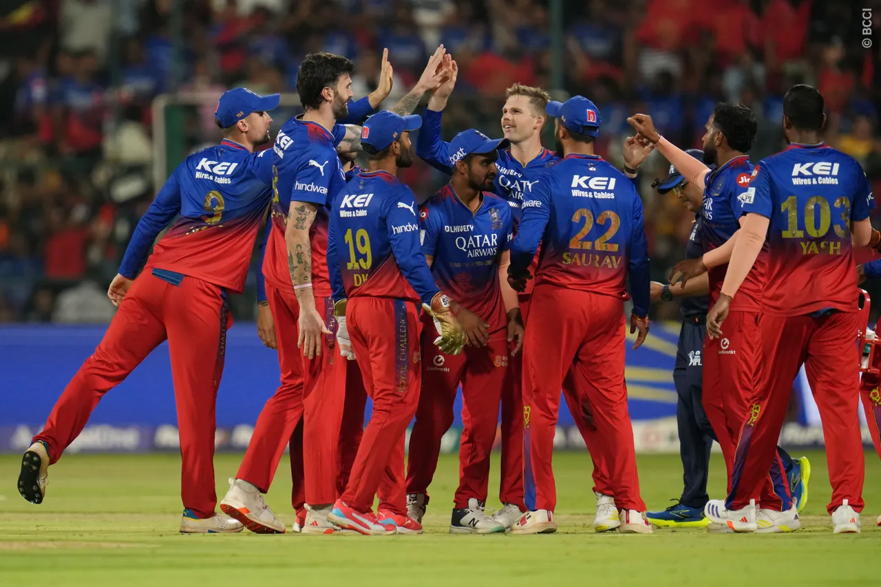 Video: अपनी ही टीम के खिलाड़ियों पर गुस्सा हुए विराट कोहली, लगाई जमकर लताड़ 4 Royal Challengers Bengaluru