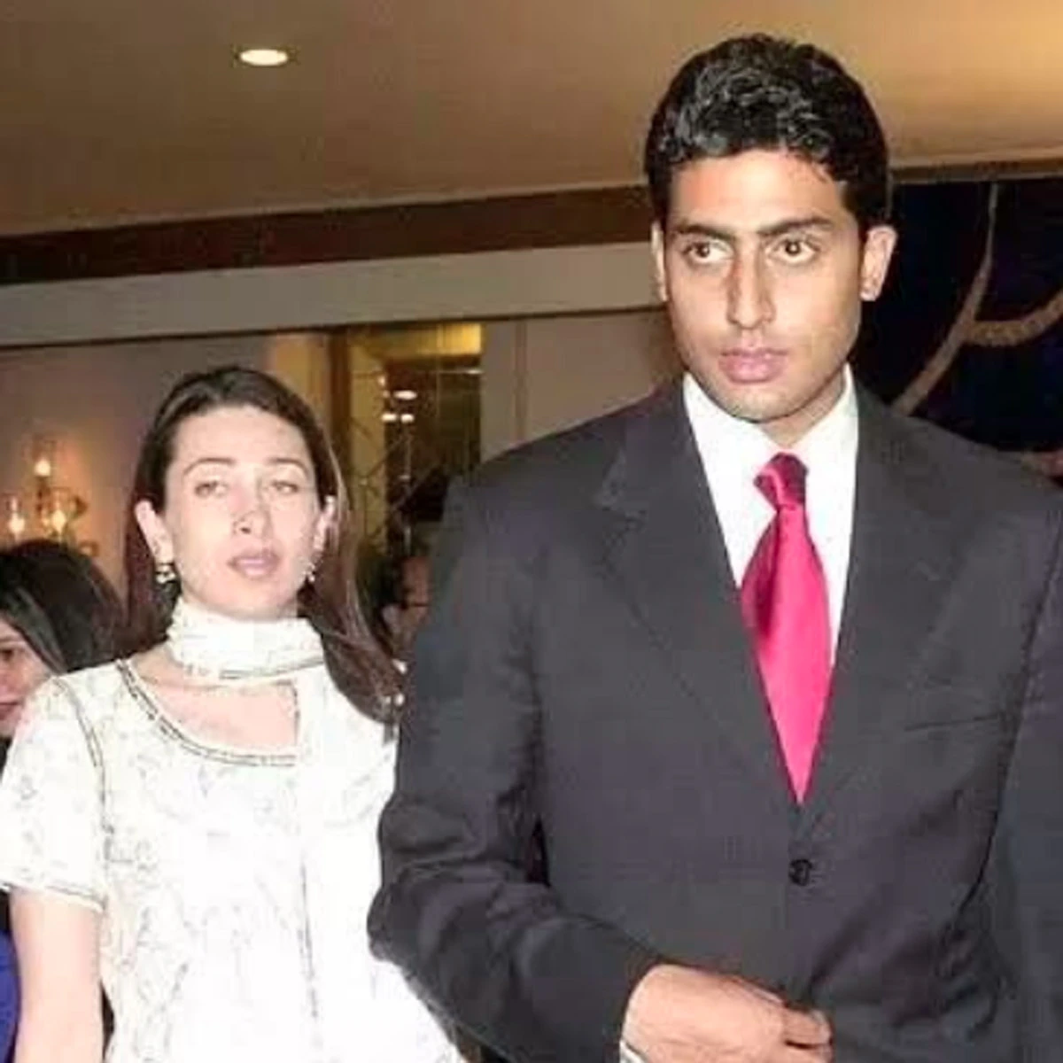 करिश्मा की मां ने बच्चन परिवार के आगे रख दी थी ऐसी शर्त, सुनकर अमिताभ ने तोड़ दी थी एक झटके में सगाई 