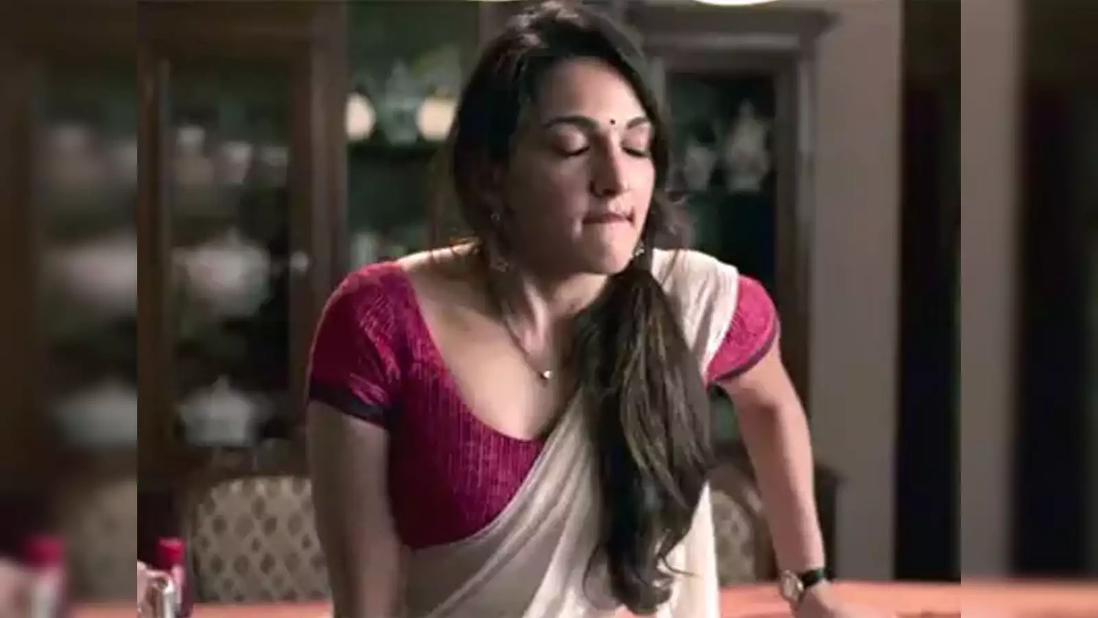 कियारा आडवाणी के एक सीन ने मचा दिया था तहलका, रातों-रात बढ़ गई थी सेक्स टॉयज की बिक्री, 6 साल बाद हुआ खुलासा 3 कियारा आडवाणी के एक सीन ने मचा दिया था तहलका, रातों-रात बढ़ गई थी सेक्स टॉयज की बिक्री, 6 साल बाद हुआ खुलासा