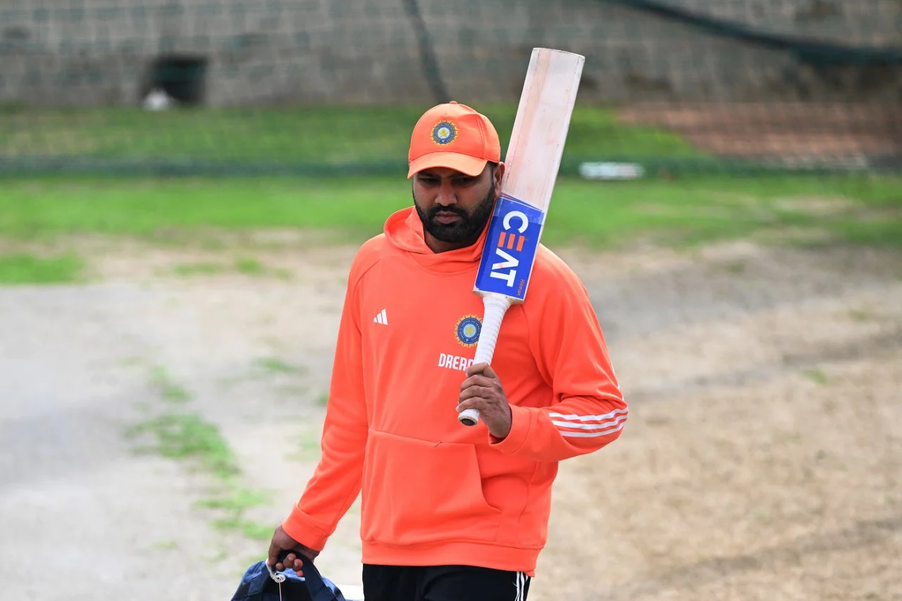 37 साल के हुए रोहित शर्मा, हार्दिक पांड्या की वजह से अकेले मनाया जन्मदिन, तस्वीरें देखकर आपको भी होगा दुख 4 Rohit Sharma