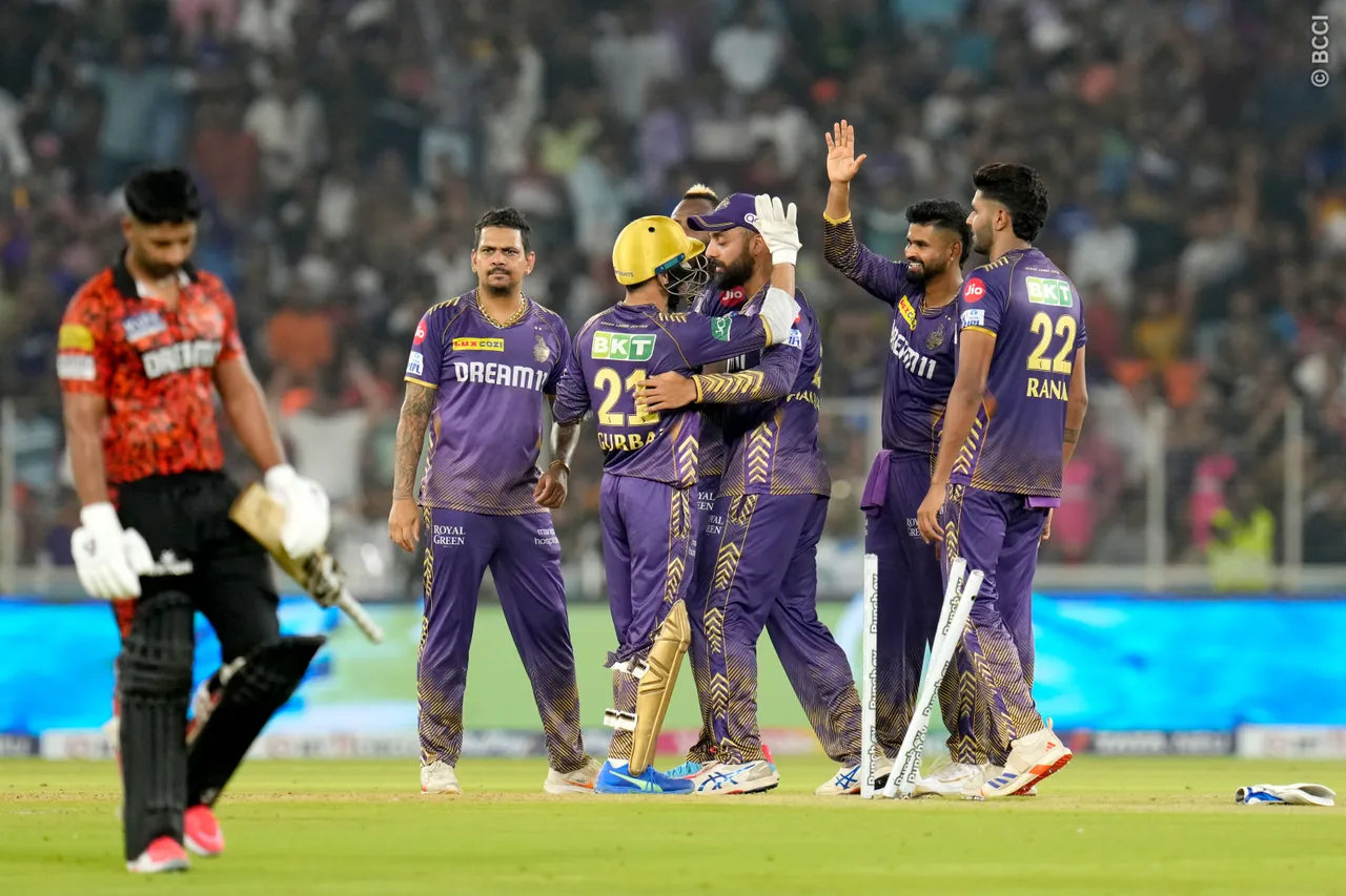 रन आउट होने के बाद ड्रेसिंग की सीढ़ियों पर बैठकर ही रोने लगे राहुल त्रिपाठी, वीडियो देख आपकी भी भर आएंगी आखें 2 Rahul Tripathi