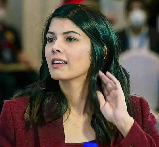 किसी बिजनेसमैन नहीं बल्कि Ipl के इस खिलाड़ी को डेट कर रही हैं काव्या मारन! हैदराबाद की हार के बाद हुआ सनसनीखेज खुलासा 3 Kaviya Maran