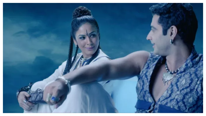 ऑनस्क्रीन बेटे पर ही फिदा हो गईं ये 6 हसीनाएं, रिश्तों की मर्यादा को किया तार-तार, जमकर लड़ाए इश्क के पेच 