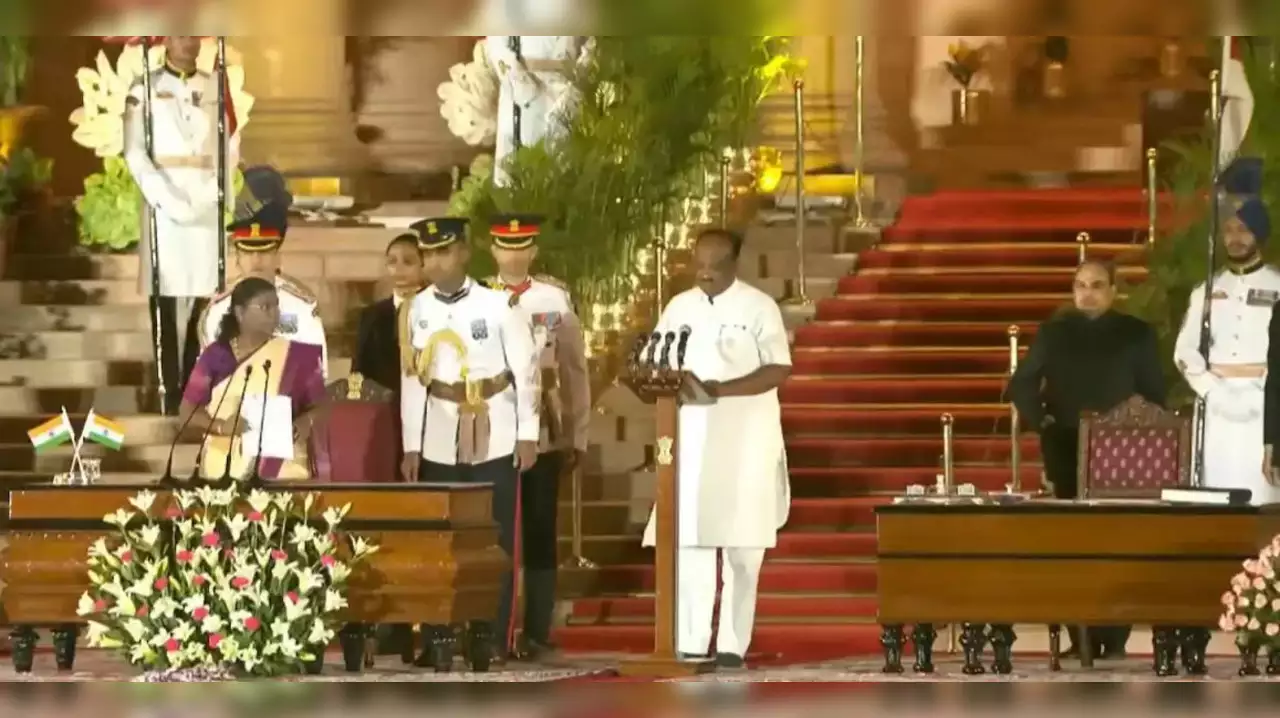 Video: शपथ समारोह में नरेंद्र मोदी को मिला मां शेरावाली का आशीर्वाद, राष्ट्रपति भवन में साक्षात सुरक्षा कवच बन दिए दर्शन  2 Viral Video