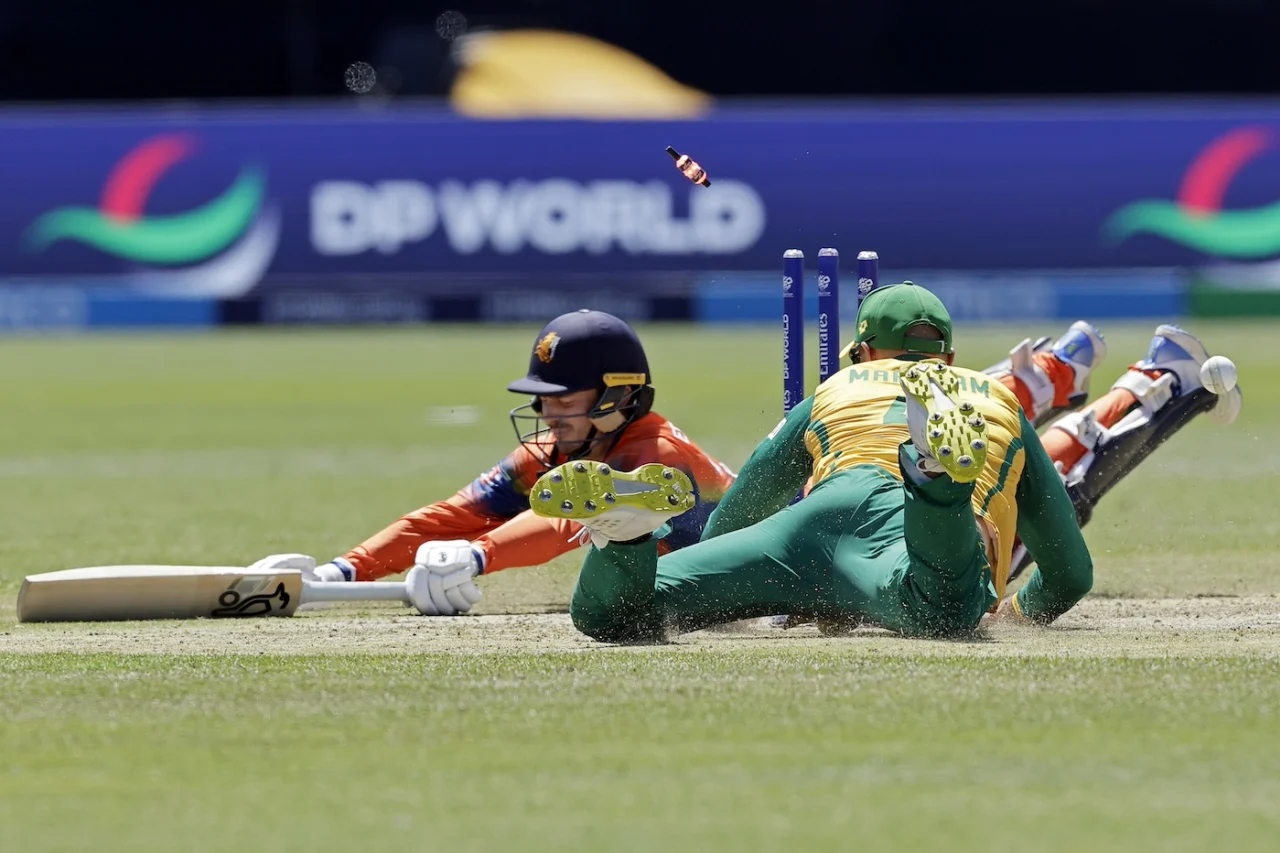 एडन मारक्रम की चीते जैसी छलांग ने किया दुनिया को हैरान, स्कॉट एडवर्ड को लौटना पड़ा पवेलियन: Video 3 Aiden Markaram