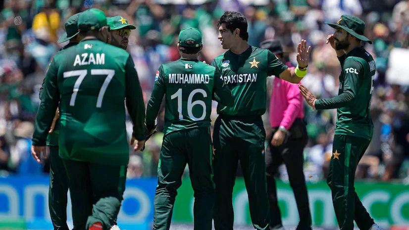 भारत को टक्कर देने के लिए पाकिस्तान ने किया पूरा इंतजाम, रातों-रात इस खतरनाक ऑलराउंडर की करवाई एंट्री 3 Pakistan Cricket Team