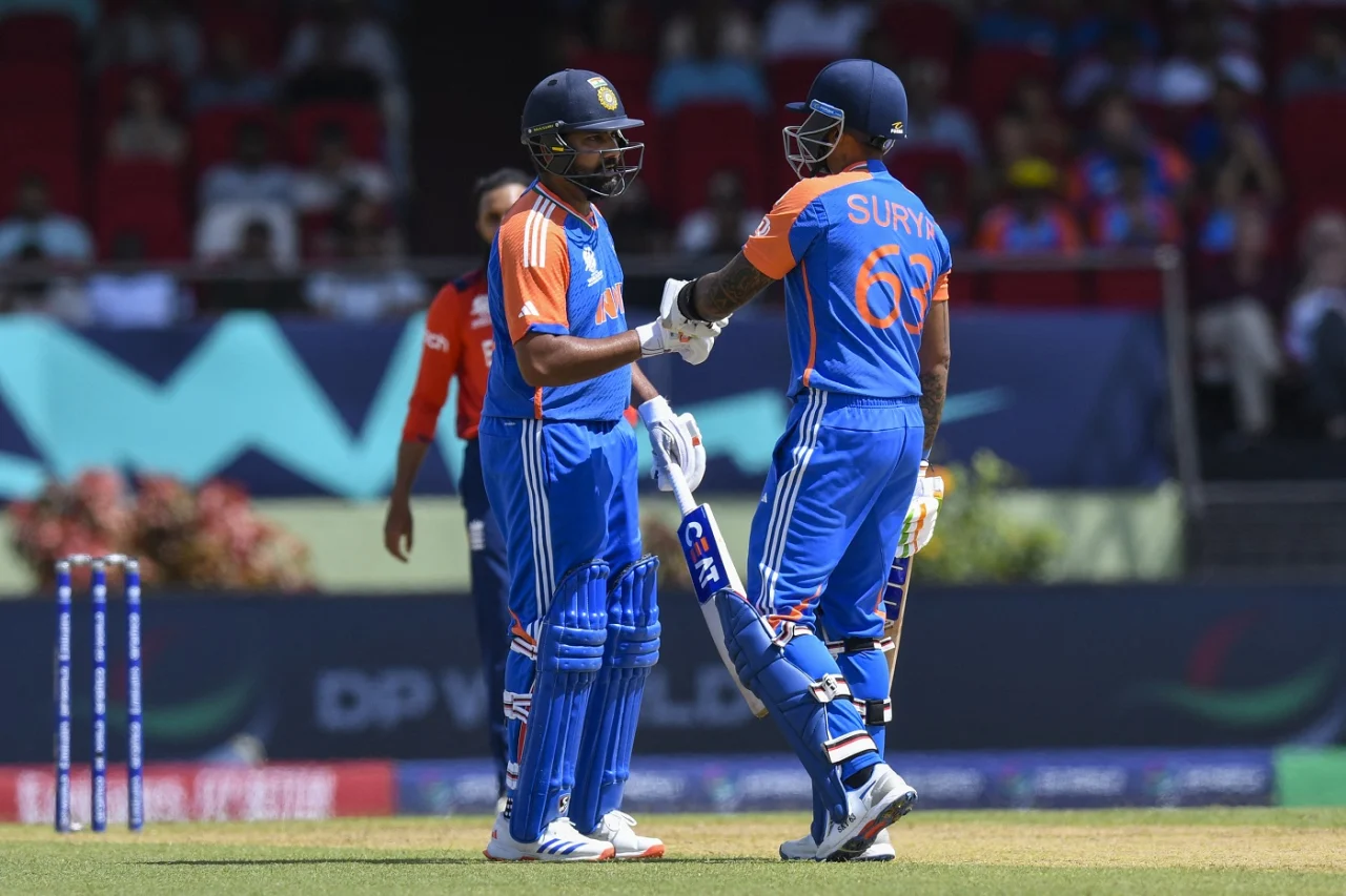 '15 साल से खेल रहा.....' फाइनल से पहले रोहित शर्मा ने विराट कोहली की फॉर्म पर दिया बड़ा बयान, पढ़कर आप भी हो जाएंगे हैरान 4 Rohit Sharma And Suryakumar Yadav