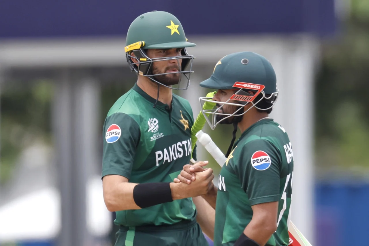 Ire Vs Pak: बाल-बाल बची पाकिस्तान की इज्जत, आयरलैंड के खिलाफ आखिरी मैच में 3 विकेट से मिली बेहद करीबी जीत 3 Shaheen Shah Afridi And Babar Azam