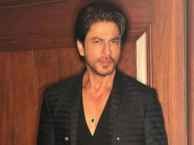 शाहरुख खान ने साइनिंग अमाउंट लेने के बाद भी ठुकरा दी थी ये फिल्म, जिसने अनिल कपूर को बना दिया रातों-रात स्टार 4 शाहरुख खान ने साइनिंग अमाउंट लेने के बाद भी ठुकरा दी थी ये फिल्म, जिसने अनिल कपूर को बना दिया रातों-रात स्टार