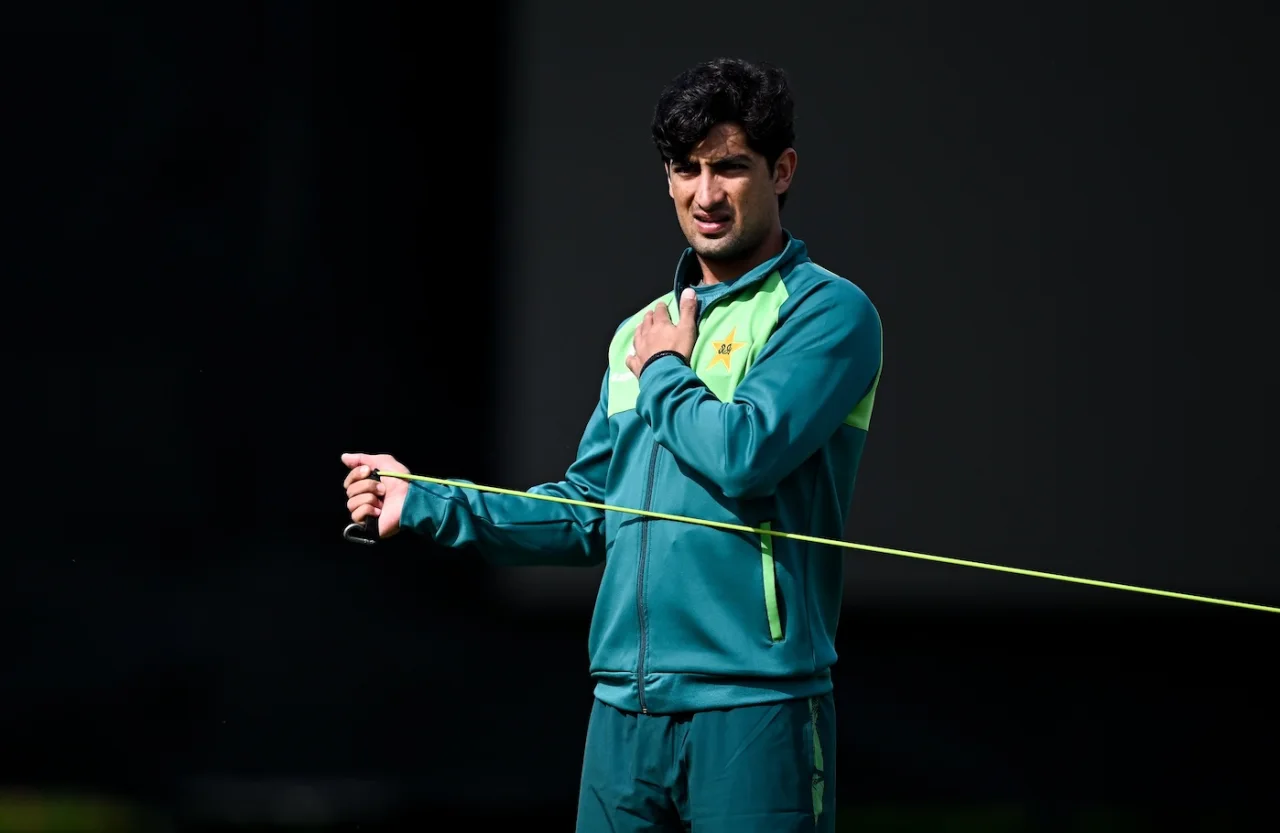 पाकिस्तान के ये 3 खिलाड़ी बनेंगे टीम इंडिया के लिए खतरा, रोहित और द्रविड़ को बनानी होगी खास रणनीति 4 Naseem Shah