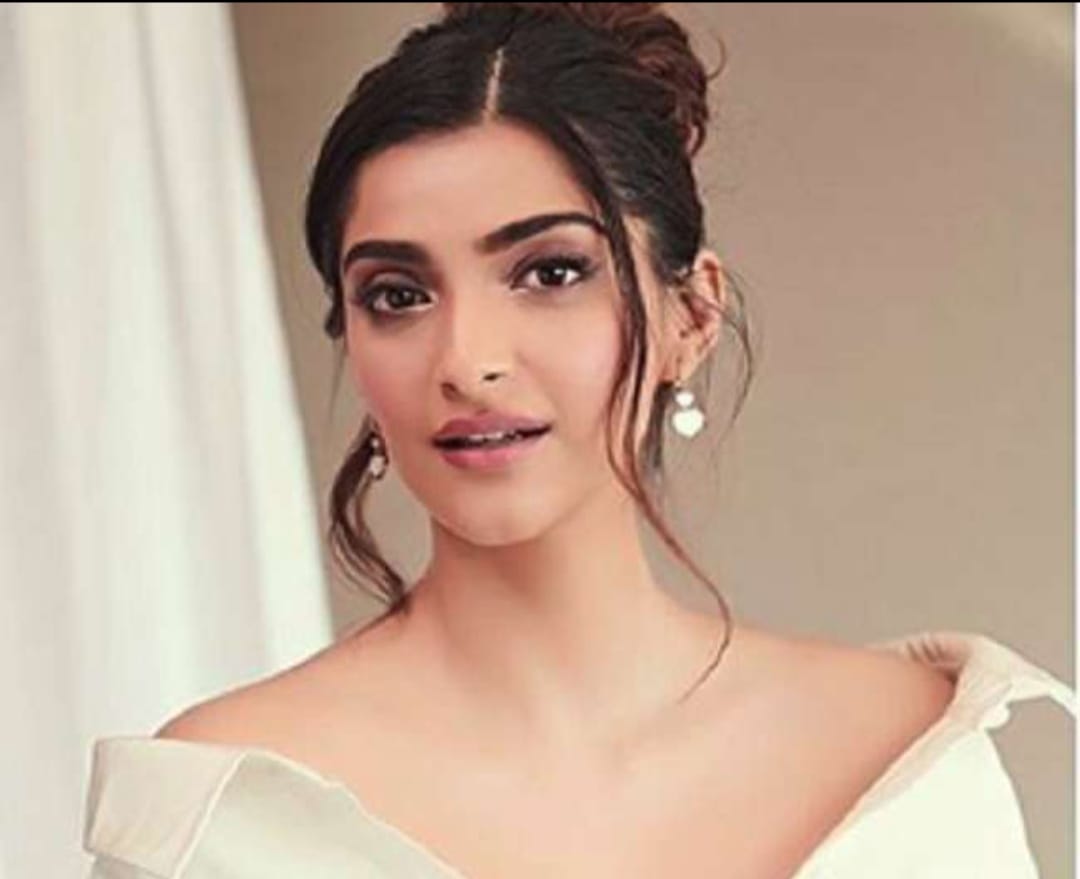 एक्ट्रेस नहीं बनना चाहती थीं अनिल कपूर की लाडली सोनम, कभी 90 किलो था वजन, मां बनने पर हो गई थीं डिप्रेशन का शिकार 3 एक्ट्रेस नहीं बनना चाहती थीं अनिल कपूर की लाडली सोनम, कभी 90 किलो था वजन, मां बनने पर हो गई थीं डिप्रेशन का शिकार