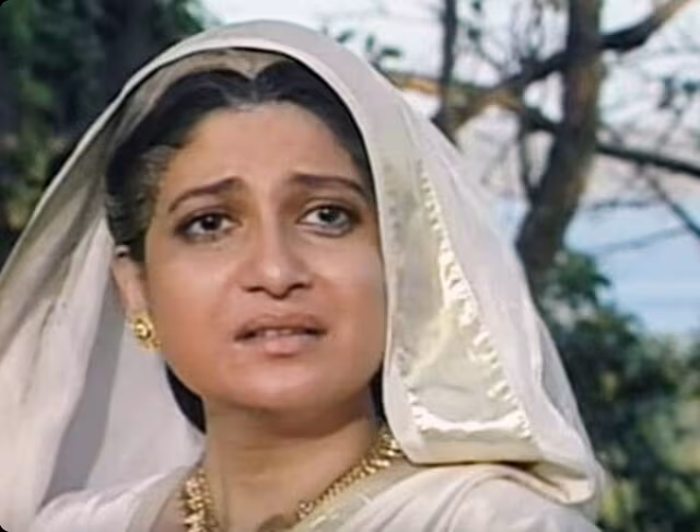 36 सालों से महाभारत की कुंती का नहीं है कोई अता-पता, फिल्मों में दिए थे ऐसे-ऐसे सीन्स, बोल्डनेस देख मचल जाता है लोगों का मन