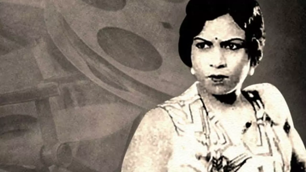 तवायफों के परिवार से हैं ये 3 मशहूर एक्ट्रेसेस, एक तो बॉलीवुड के सबसे बड़े खानदान की बन चुकी है बहू 2 तवायफों के परिवार से हैं ये 3 मशहूर एक्ट्रेसेस, एक तो बॉलीवुड के सबसे बड़े खानदान की बन चुकी है बहू