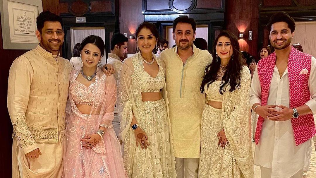 Ms Dhoni And Sakshi Rawat