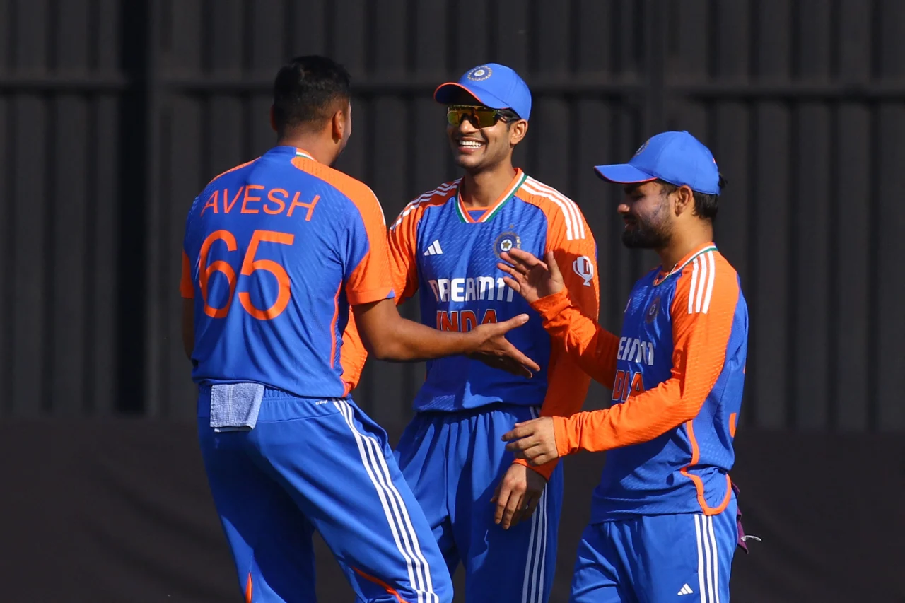 Zim Vs Ind ज़िम्बाब्वे के बल्लेबाजों ने निकाली भारतीय गेंदबाजों की हवा, गिरते पड़ते मिली टीम इंडिया को जीत 2 Team India