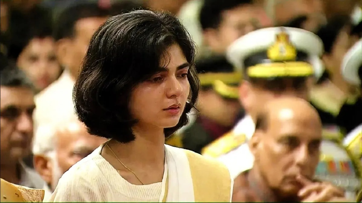 पहली नजर का प्यार और ....., शहीद कैप्टन अंशुमान की पत्नी स्मृति ने सुनाई अपनी लवस्टोरी, सुनकर छलक पड़ेगा आंखों से पानी 3 Smriti Singh