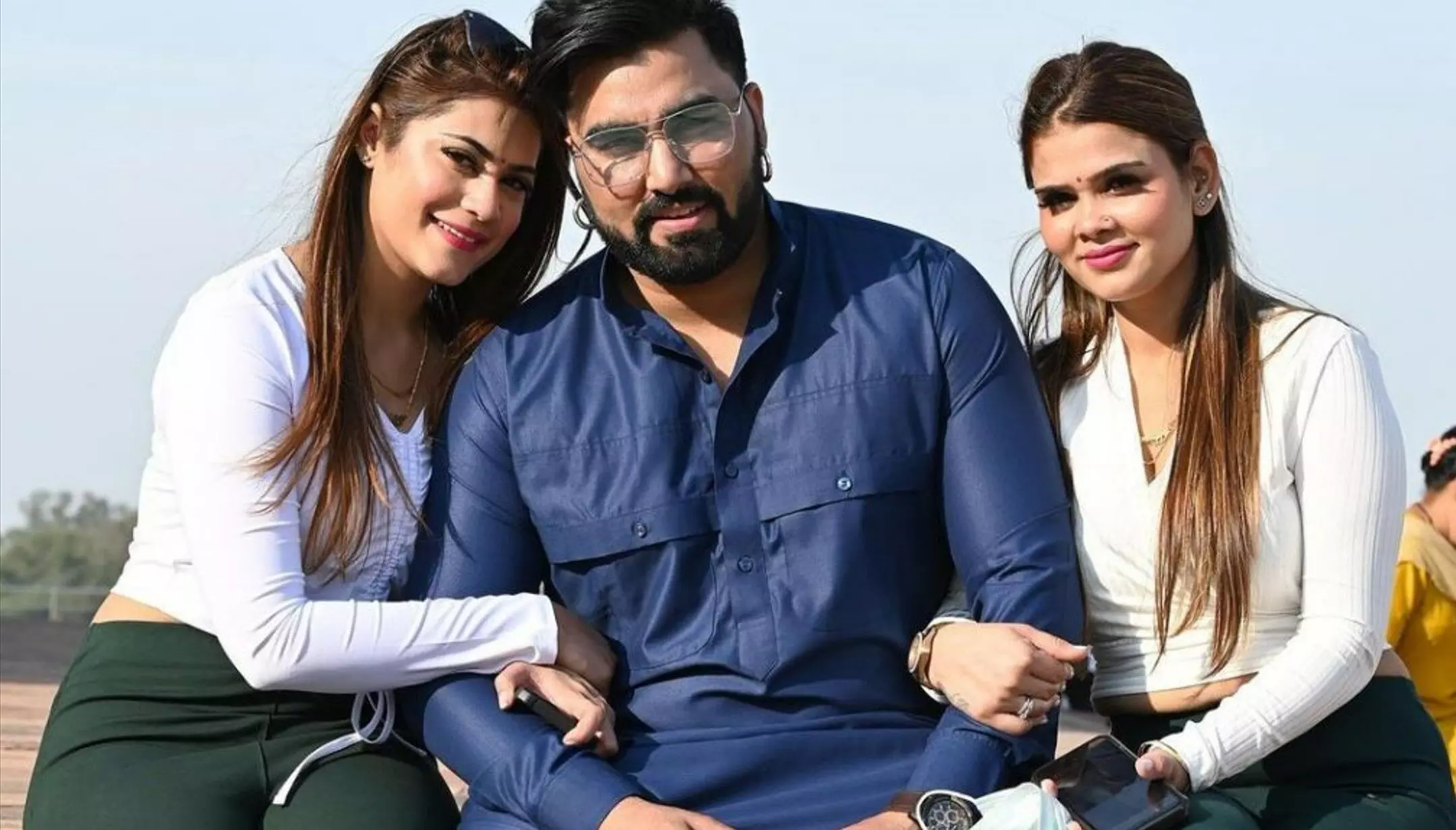 अरमान मलिक पर लगा बच्ची संग घिनौनी हरकत करने का आरोप, भड़की वड़ा पाव गर्ल बोली - उसे मौत दे दो... 2 अरमान मलिक पर लगा बच्ची संग घिनौनी हरकत करने का आरोप, भड़की वड़ा पाव गर्ल बोली - उसे मौत दे दो...