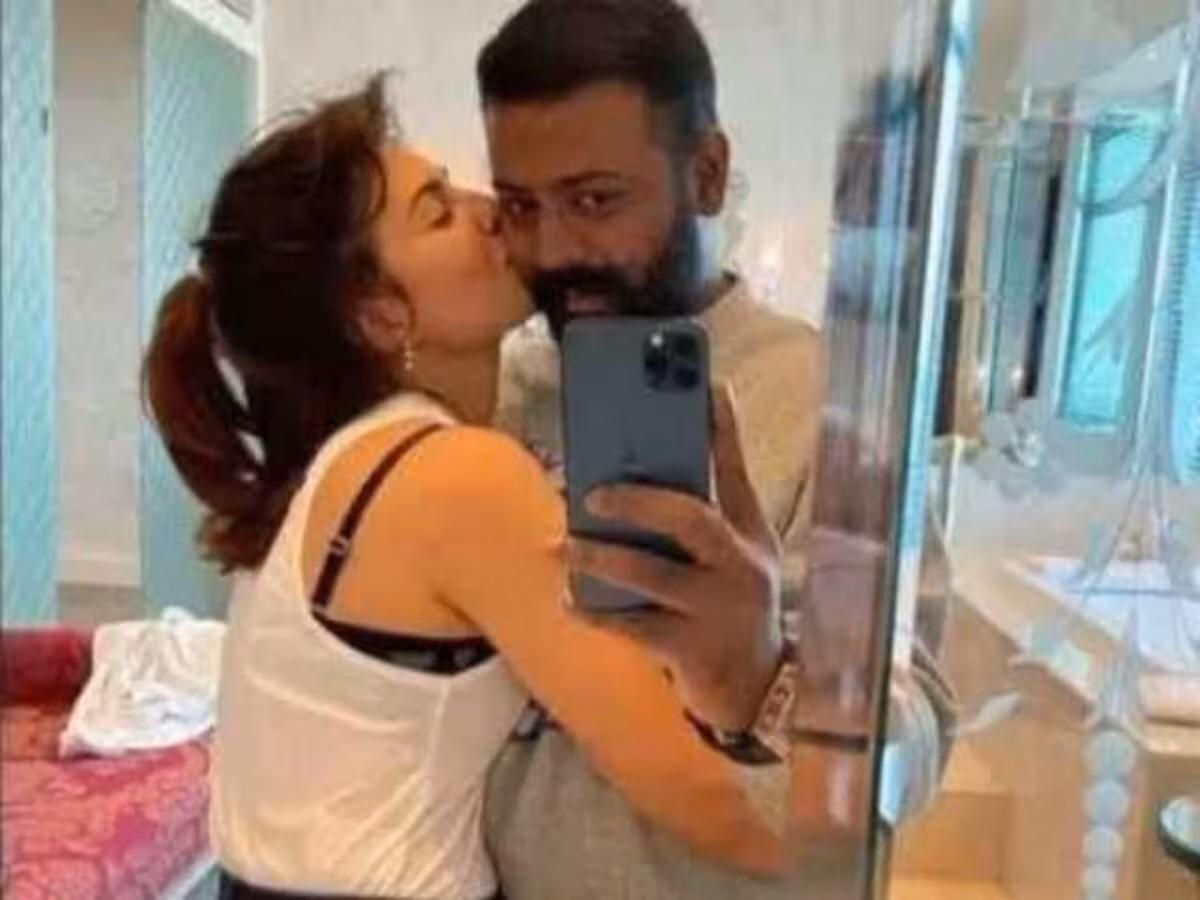 जेल में बंद सुकेश के सिर से नहीं उतर रहा प्यार का भूत, जैकलीन फर्नांडिस के बर्थडे पर 100 फैंस को देगा Iphone 15 Pro