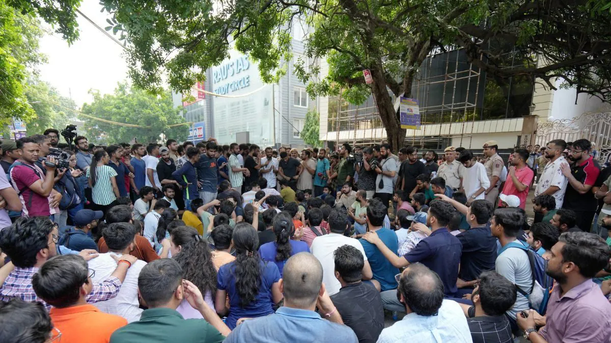 दृष्टि Ias कोचिंग सेंटर को किया गया सील, बेसमेंट में चल रहा था गलत काम, Mcd ने लिया सख्त एक्शन 4 Drishti Ias Coaching Centre