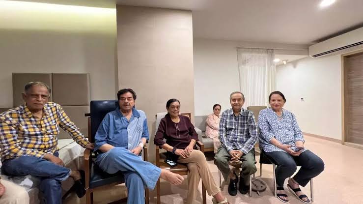 हॉस्पिटल में इस हालत में हैं शत्रुघ्न सिन्हा, देखकर पसीज जाएगा दिल, पोस्ट शेयर कर बोले - विवादों से दूर.....