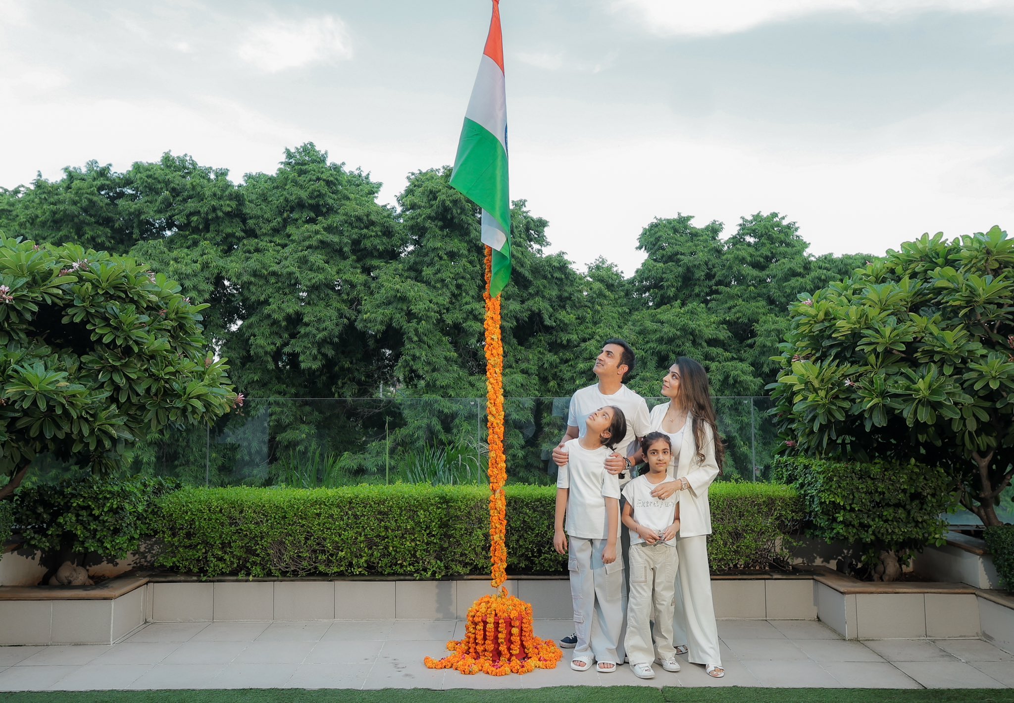सचिन - रोहित से लेकर हार्दिक, क्रिकेट दिग्गजों ने दी देशवासियों को 78वें स्वतंत्रता दिवस की शुभकामनाएं 2 Gautam Gambhir