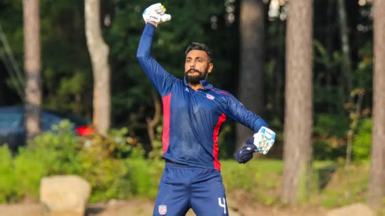 Jaskaran Malhotra, Cricket