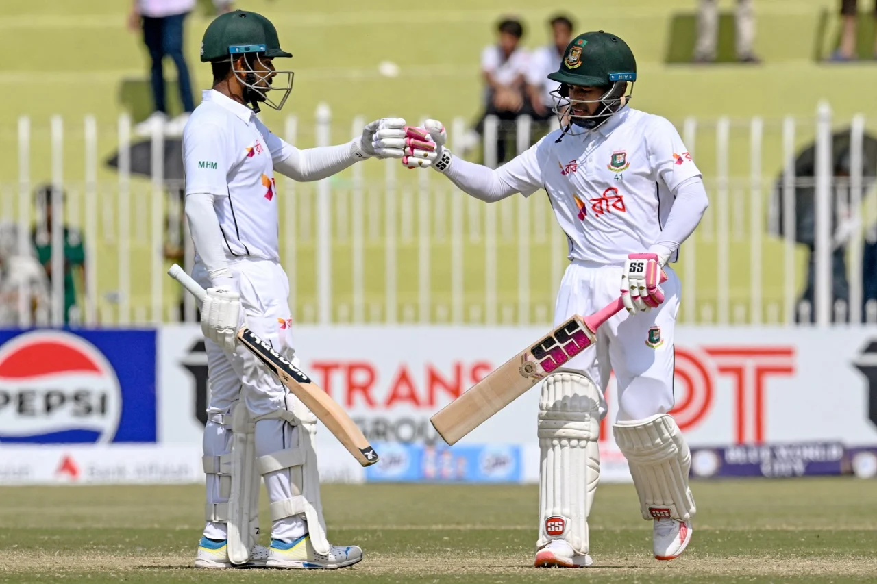 Pak Vs Ban: बांग्लादेश ने 25 साल बाद रचा इतिहास, पाकिस्तान को 10 विकेट से रौंदकर चटाई धूल, दर्ज की पहली जीत  3 Mushfiqur Rahim And Mehidy Hasan