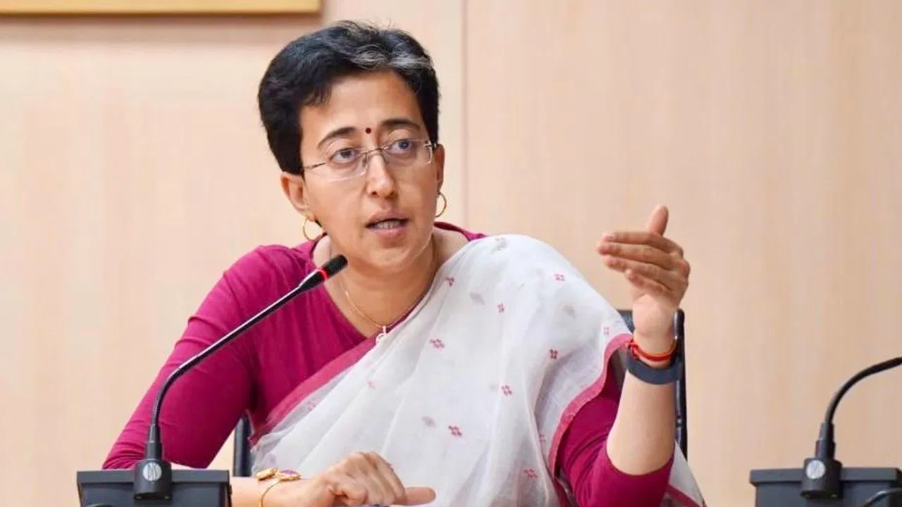 15 अगस्त को केजरीवाल की जगह अतिशी नहीं फहराएंगी तिरंगा, अब जेल में बंद रहा ये खास शख्स करेगा ये नेक काम 3 Cm Kejriwal