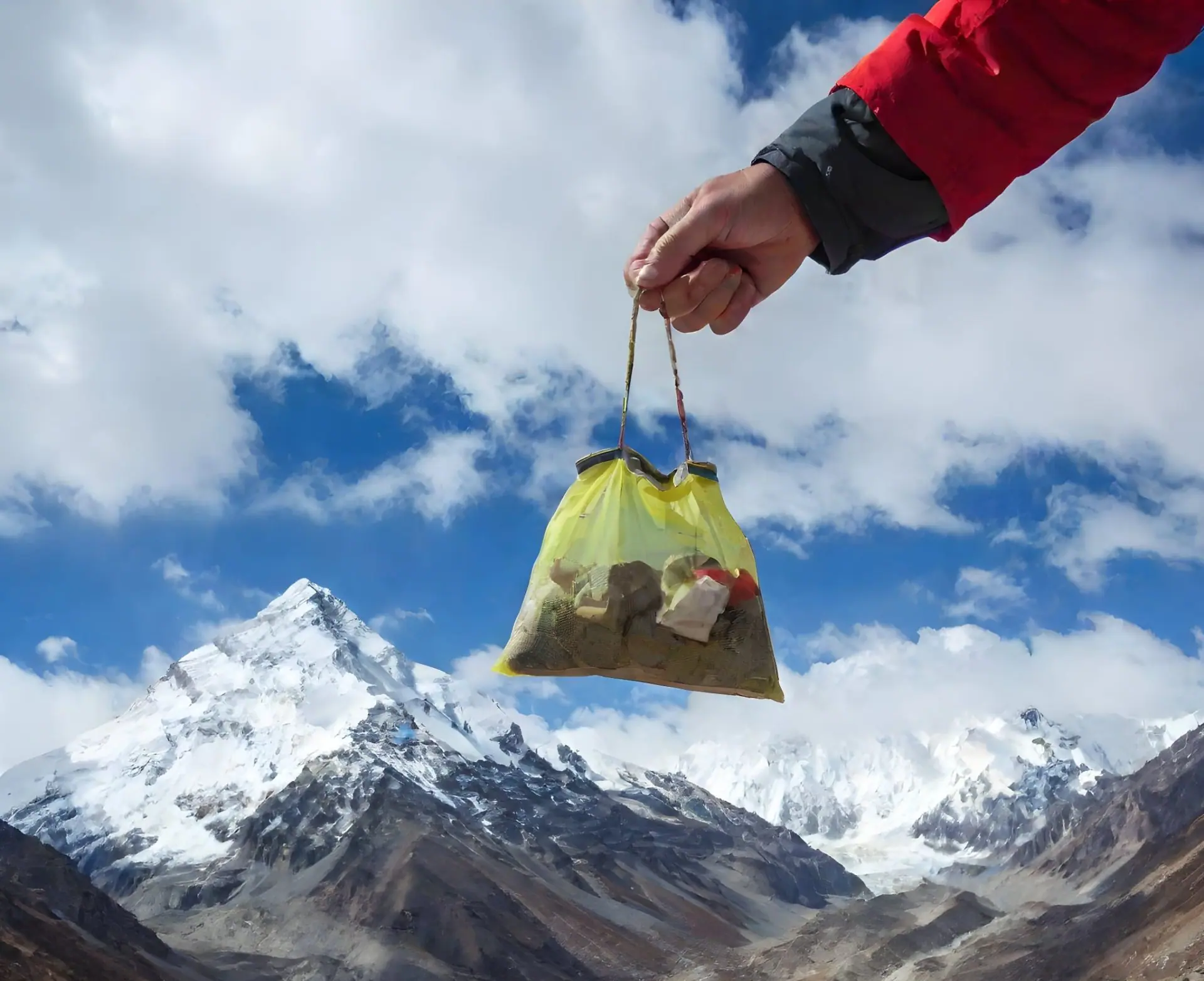 यहां घूमने जाओगे तो पूप बैग में वापस लानी होगी अपनी पॉटी, नहीं तो खानी पड़ेगी जेल की हवा 3 Mount Everest Facts